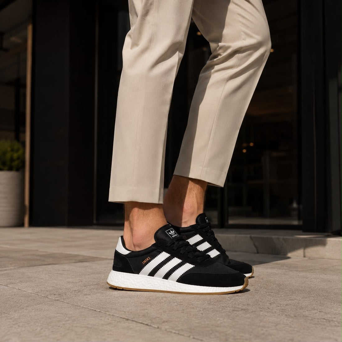 ADIDAS INIKI | SCHWARZ WEISS